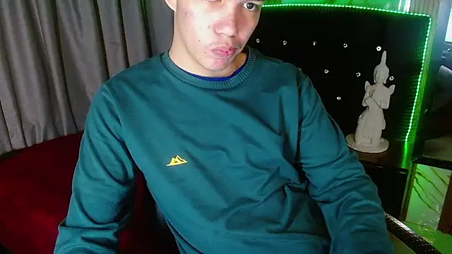 haku_nayro live cam on StripChat