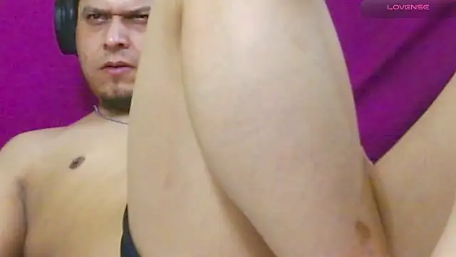 chino_roz live cam on StripChat