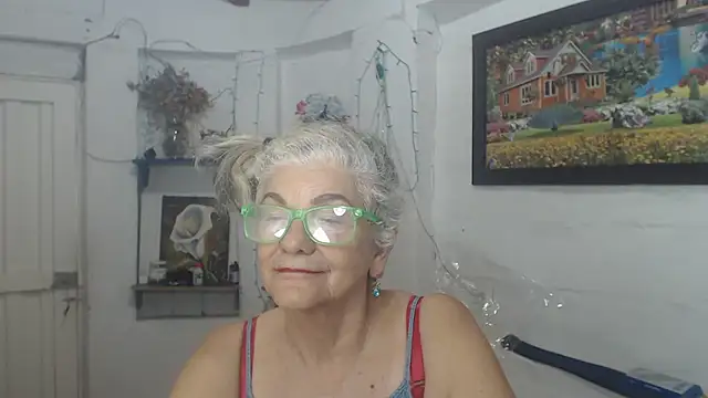 FunnyGrandma live cam on StripChat