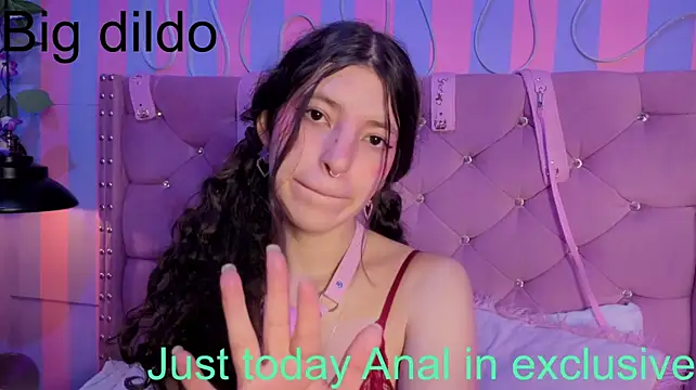 Namii__ live cam on StripChat