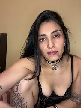 IsabellaGonzalez live cam on StripChat
