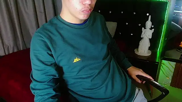 haku_nayro live cam on StripChat