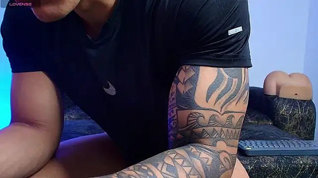 BrayaanFit live cam on StripChat