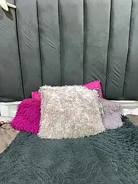 LonelyQueenxx25 live cam on StripChat