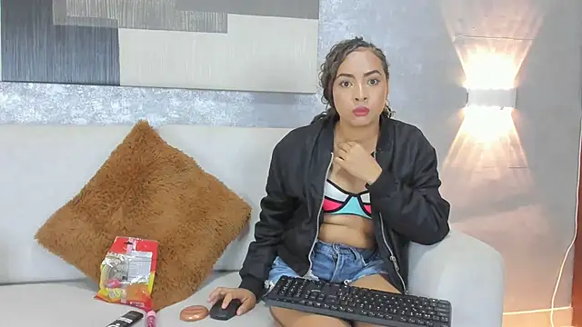 Lucia_jane live cam on StripChat
