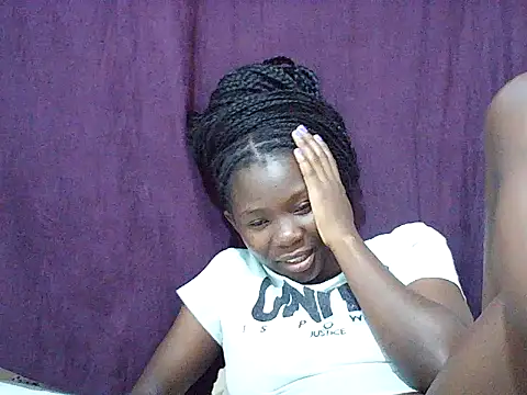 Queen_idd live cam on StripChat