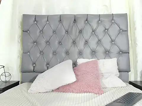 queen_charlote live cam on StripChat