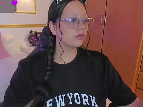 lilith03_ live cam on StripChat