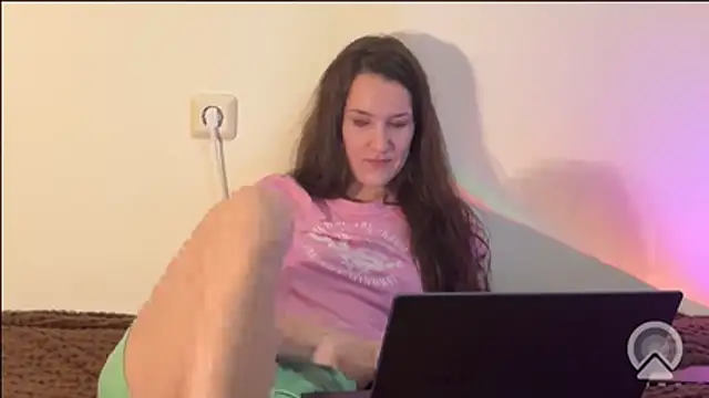 Vaneliay live cam on StripChat
