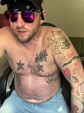 Livingpuddle live cam on StripChat