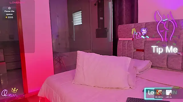 SelenaRogerss live cam on StripChat