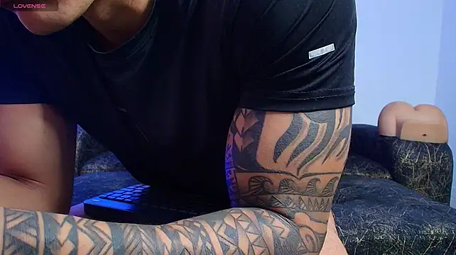 BrayaanFit live cam on StripChat