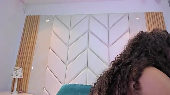 CamilaCastillo live cam on StripChat
