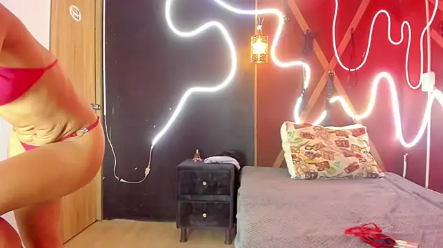 RubiRoxanne live cam on StripChat