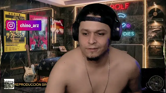 chino_roz live cam on StripChat