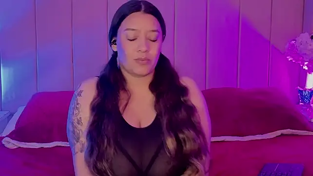 MollyBigBoobs12 live cam on StripChat