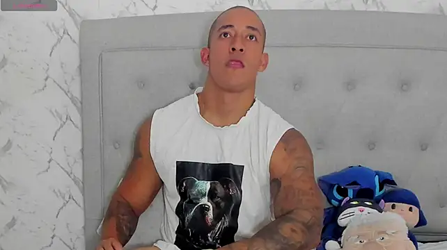 luigiferrara live cam on StripChat