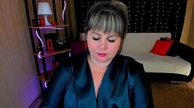 CrystaalStaar live cam on StripChat