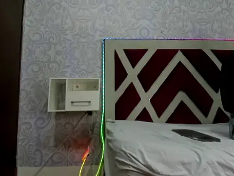 RousAndJhonas live cam on StripChat