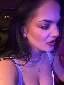 LunnaVey live cam on StripChat