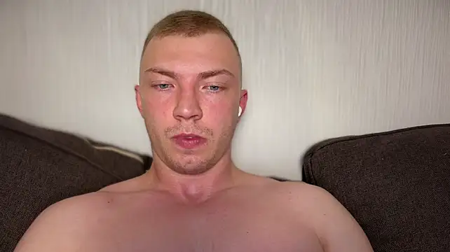 iron__chap live cam on StripChat