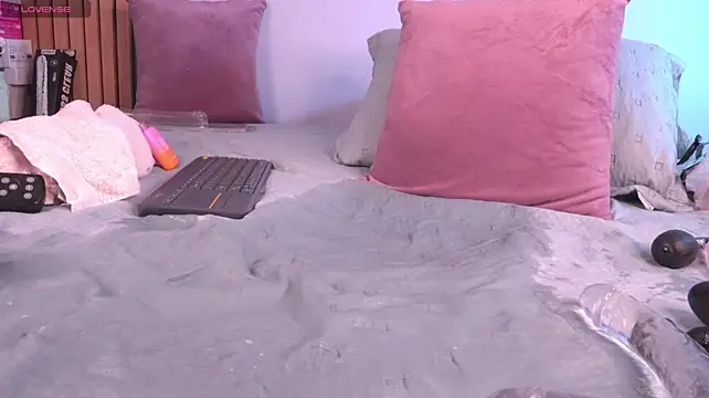 mia-reeves webcam