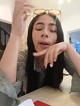 Ivyy_sweet_ live cam on StripChat