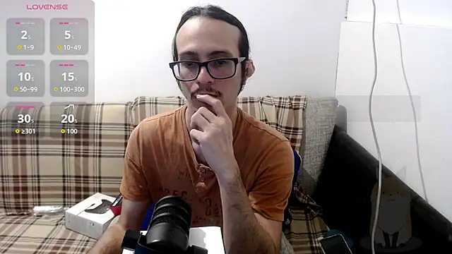 cholitohermoso live cam on StripChat