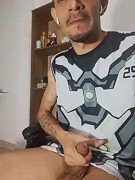 LatinBeast26cm live cam on StripChat
