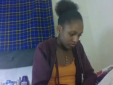 yummyqueenk live cam on StripChat
