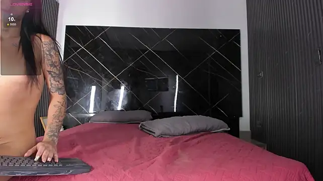 zoel-amber1 live cam on StripChat