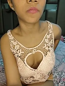 mini-cutie live cam on StripChat