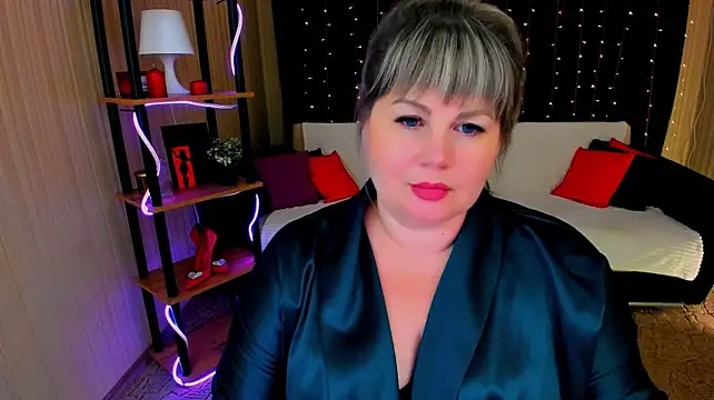 CrystaalStaar live cam on StripChat
