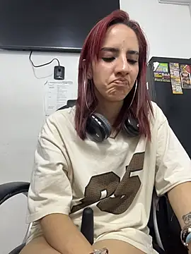 Elodiee_Roussee live cam on StripChat