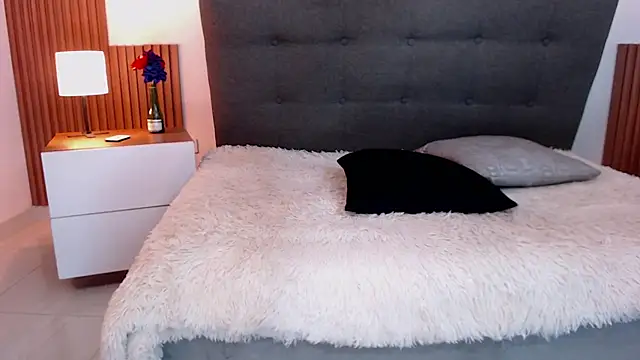 aleesha_cameron02
