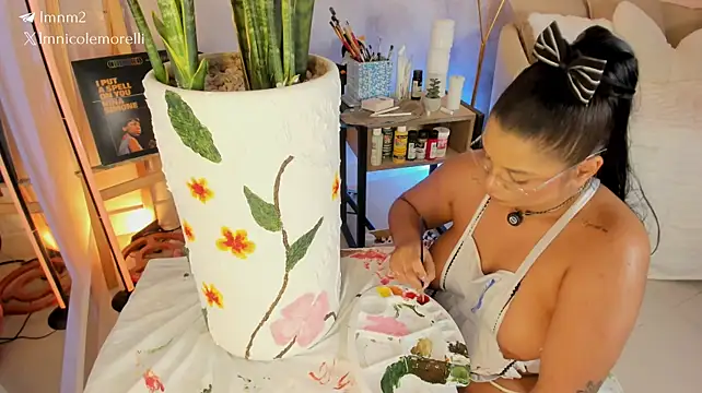 Nicolemorelli2 live cam on StripChat