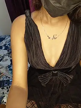 Pari-0 live cam on StripChat