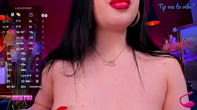 Mayzzie live cam on StripChat