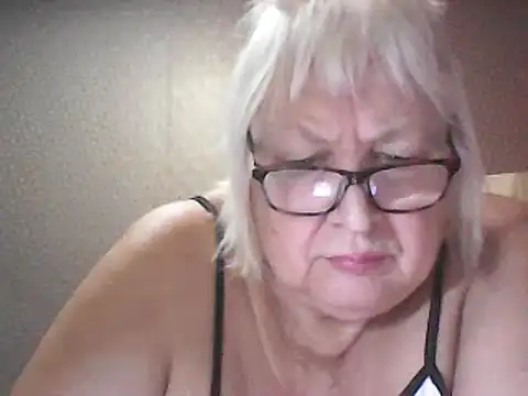 Alexia64231 live cam on StripChat