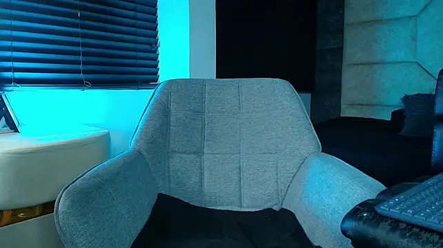 Tyler_Mcrey live cam on StripChat