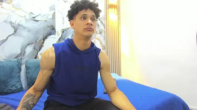 Toshi_75 live cam on StripChat