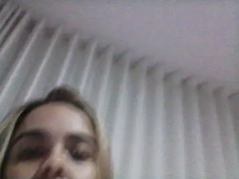 Minarouge12 live cam on StripChat