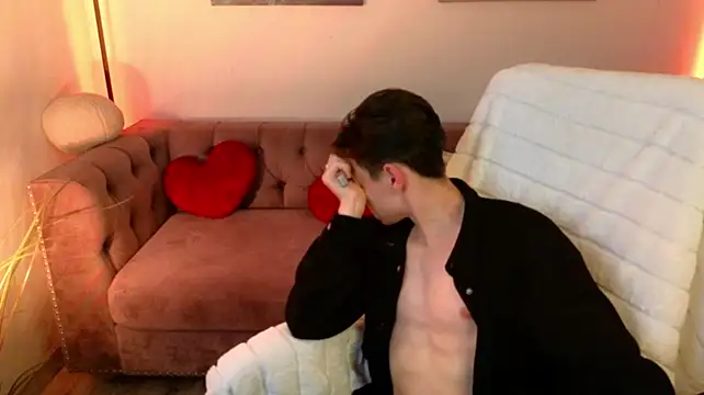 Meverik_Oushen webcam
