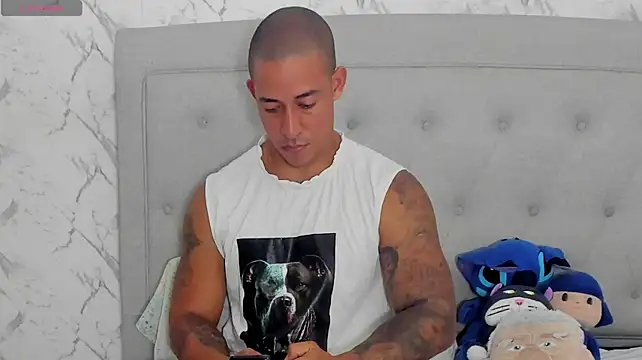 luigiferrara live cam on StripChat