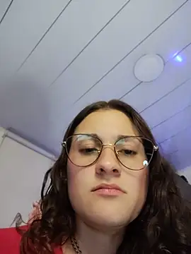 lindasyt live cam on StripChat