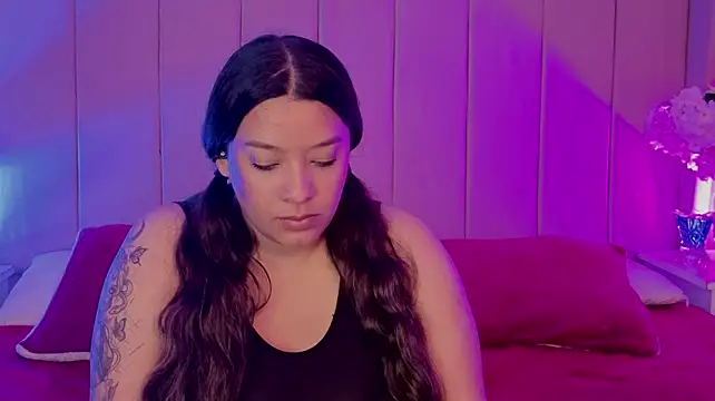 MollyBigBoobs12 live cam on StripChat