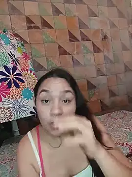 chicatraviesa24 live cam on StripChat