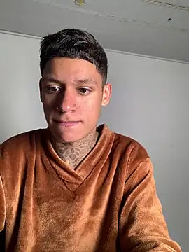 sebass-cadavid live cam on StripChat