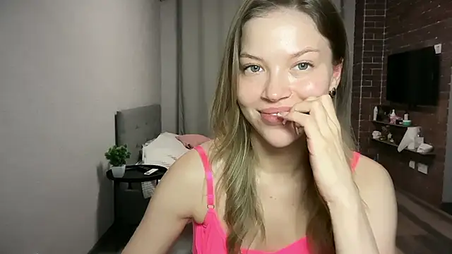 EmmyMills live cam on StripChat