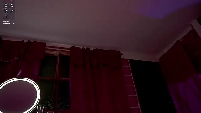 honeey_ live cam on StripChat